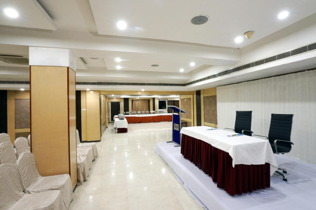 Отель Geetha Regency Гунтур Экстерьер фото